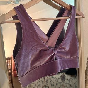 Fabletics - Oasis Twist Velour Sports Bra